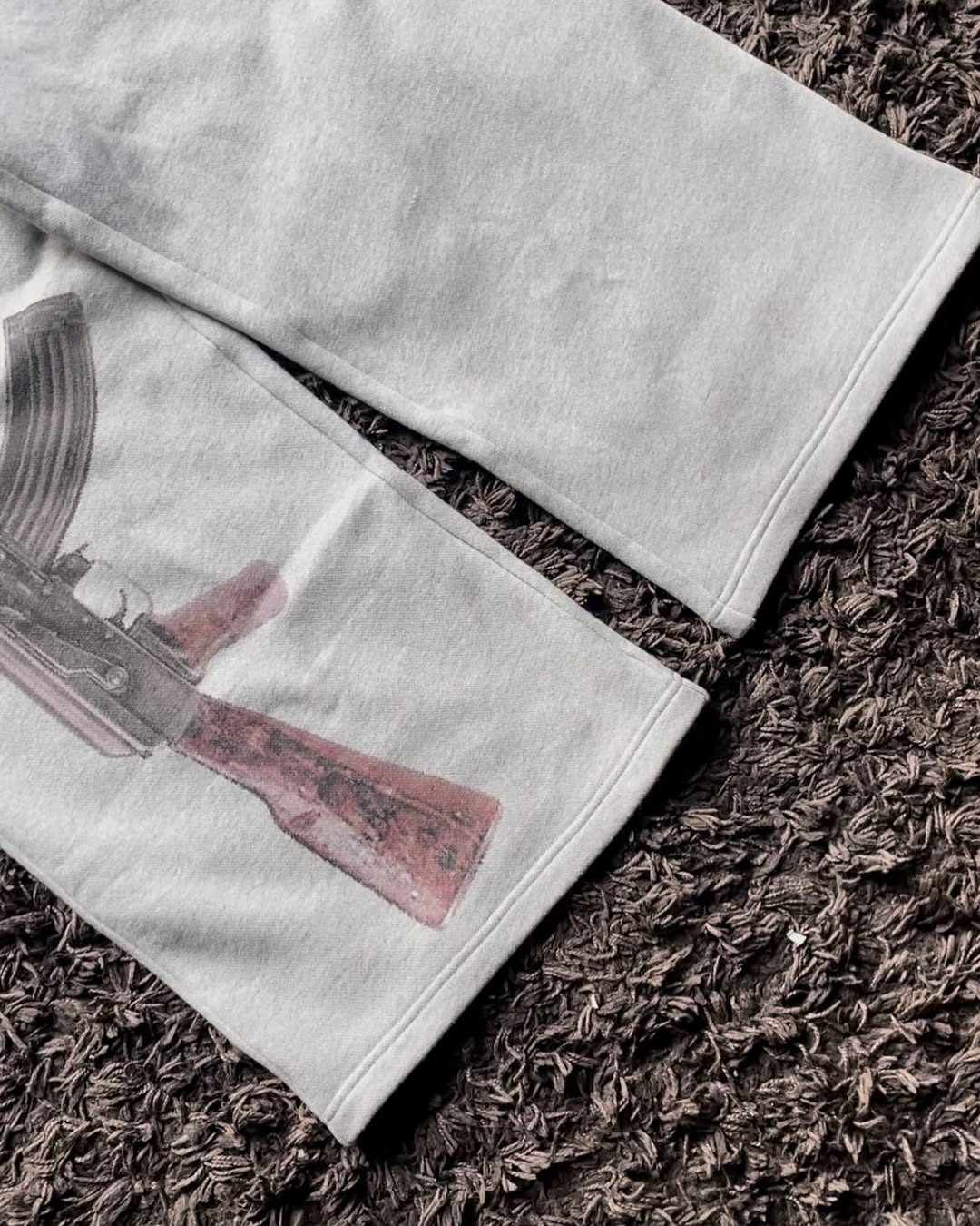 "war" baggy sweats